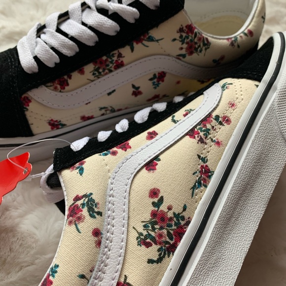 Vans Ditzy Floral White Old Skool Sneakers. Women size 6 & 6.5 & 7 - Picture 6 of 13